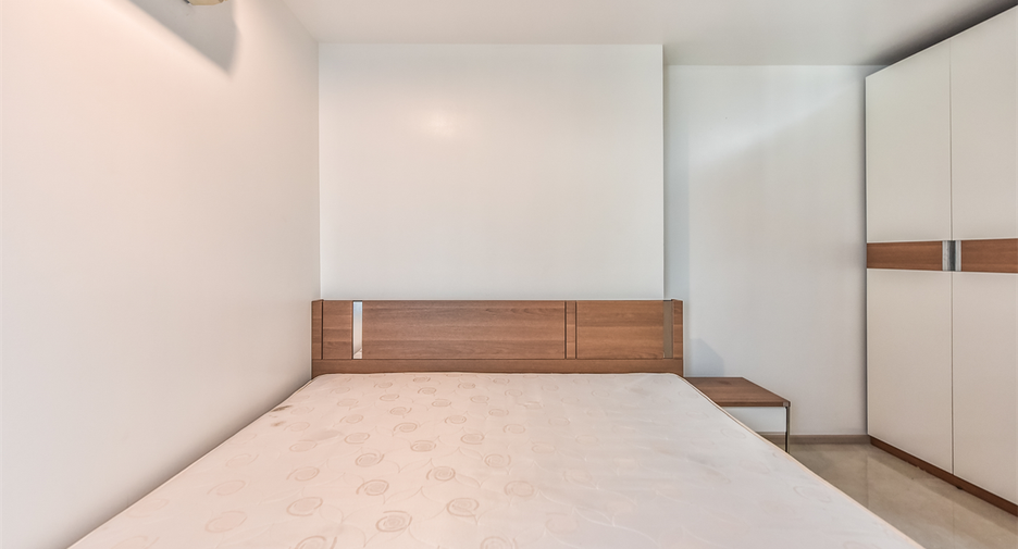 For rent 2 bedrooms condo in Sathon, Bangkok