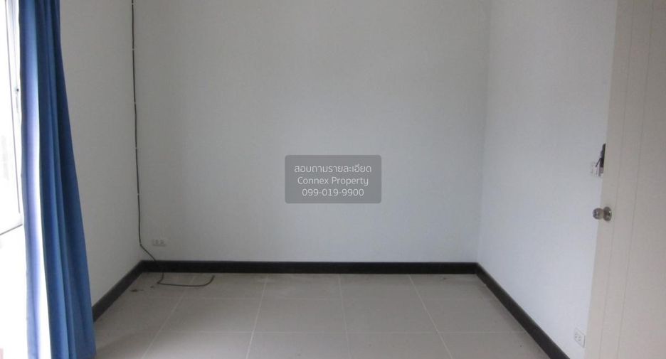 Casa adosada en venta de 3 habitaciones en Si Racha, Chonburi