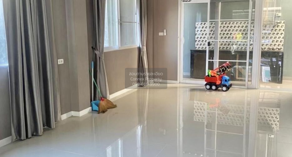 For sale 3 bedrooms townhouse in Khlong Sam Wa, Bangkok