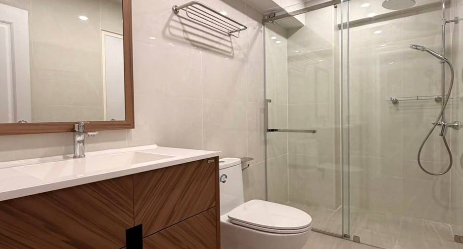 For rent 2 bedrooms condo in Watthana, Bangkok