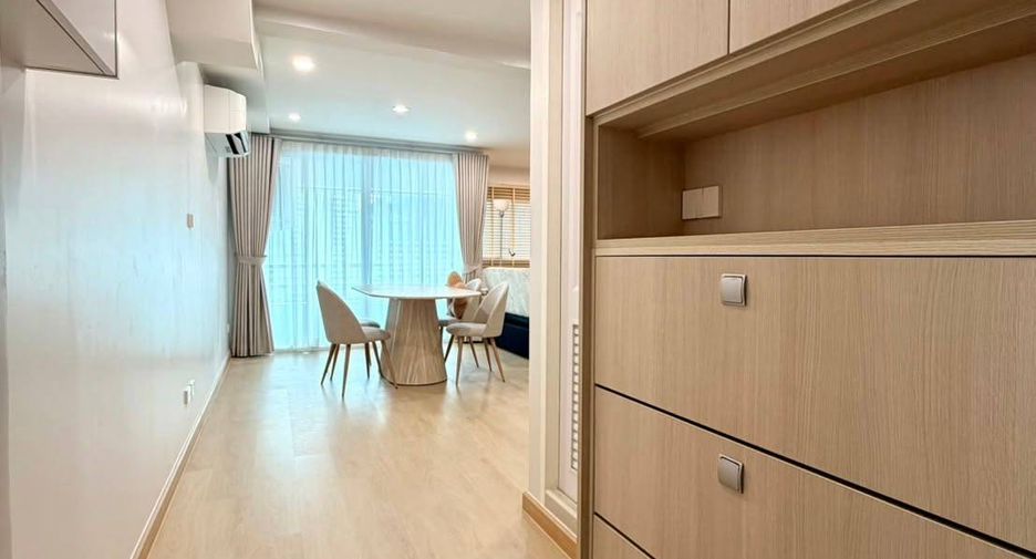 For rent 2 bedrooms condo in Watthana, Bangkok