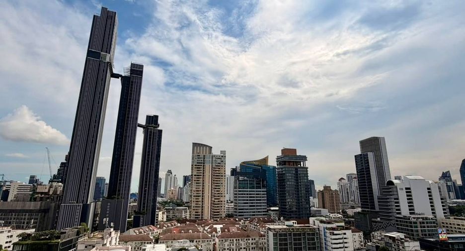 For rent 2 bedrooms condo in Watthana, Bangkok