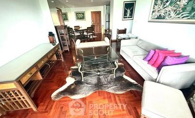 For rent 2 bedrooms condo in Yan Nawa, Bangkok