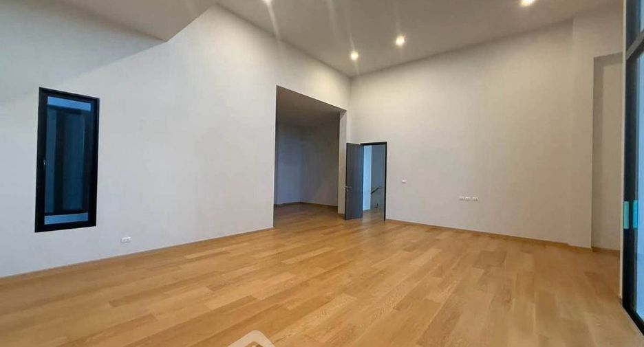 Casa en alquiler de 5 habitaciones en Bang Khen, Bangkok