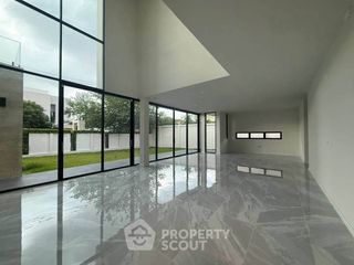 Casa en alquiler de 5 habitaciones en Bang Khen, Bangkok