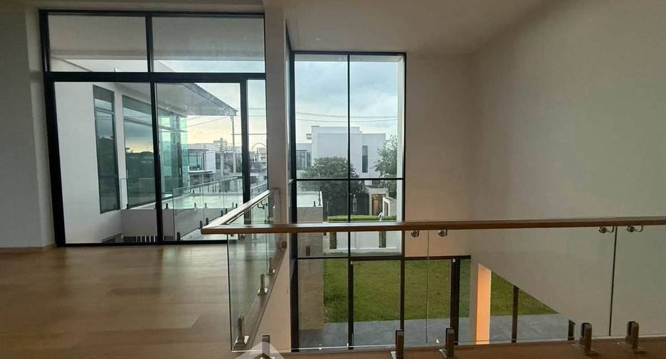 Casa en alquiler de 5 habitaciones en Bang Khen, Bangkok