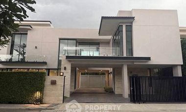 Casa en alquiler de 5 habitaciones en Bang Khen, Bangkok