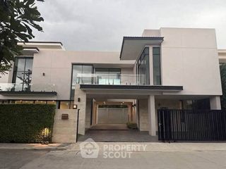 Casa en alquiler de 5 habitaciones en Bang Khen, Bangkok