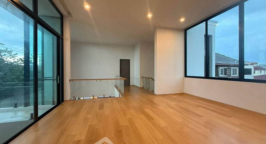Casa en alquiler de 5 habitaciones en Bang Khen, Bangkok