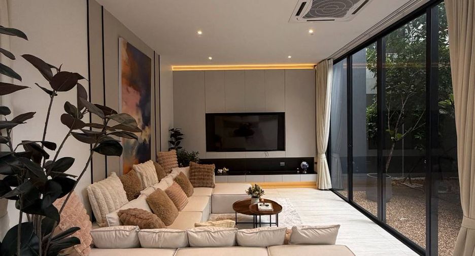 For rent 3 bedrooms house in Bang Kapi, Bangkok