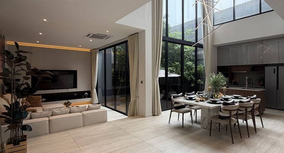 For rent 3 bedrooms house in Bang Kapi, Bangkok