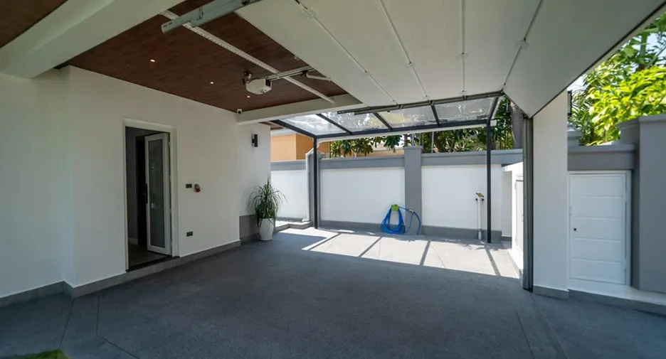 For rent 6 bedrooms villa in Bang Lamung, Chonburi