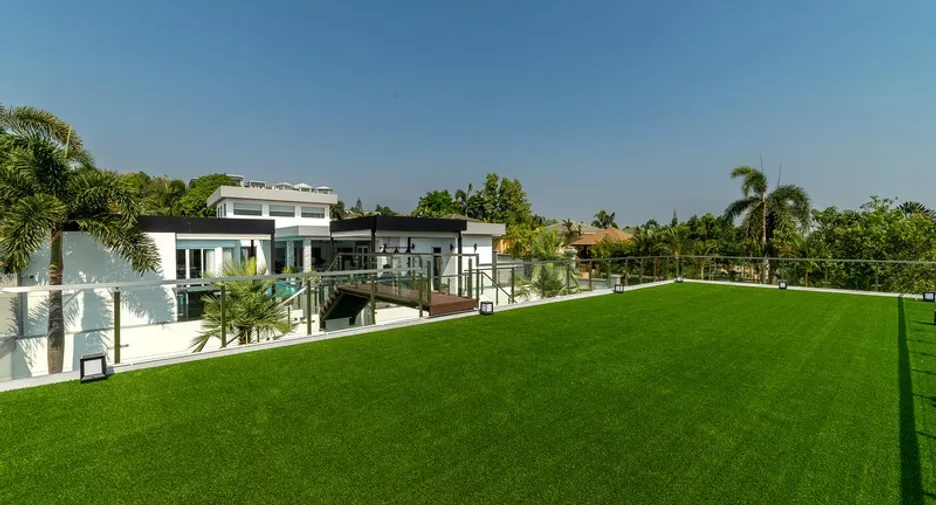 For rent 6 bedrooms villa in Bang Lamung, Chonburi