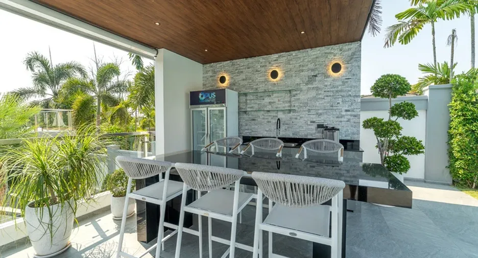 For rent 6 bedrooms villa in Bang Lamung, Chonburi