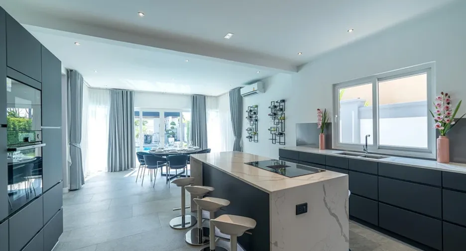 For rent 6 bedrooms villa in Bang Lamung, Chonburi