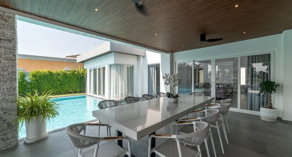 For rent 6 bedrooms villa in Bang Lamung, Chonburi