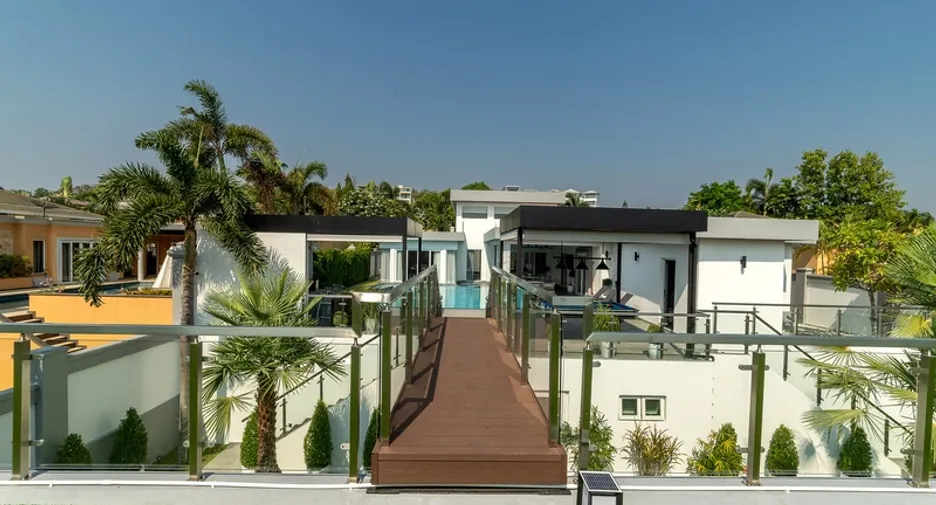 For rent 6 bedrooms villa in Bang Lamung, Chonburi