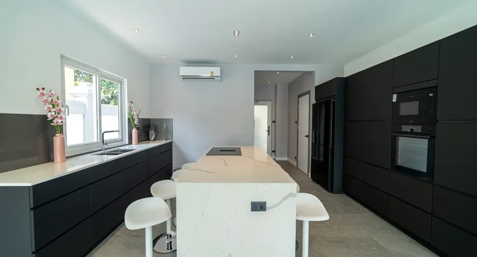 For rent 6 bedrooms villa in Bang Lamung, Chonburi