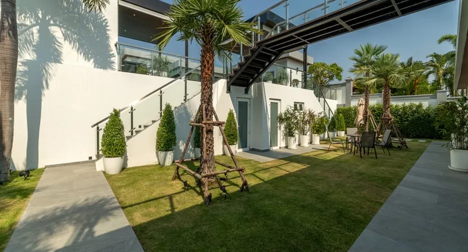 For rent 6 bedrooms villa in Bang Lamung, Chonburi