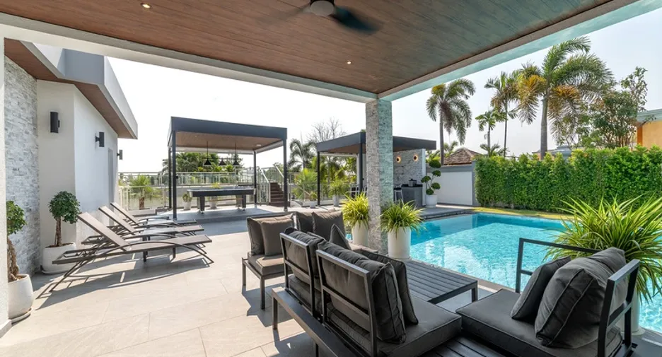For rent 6 bedrooms villa in Bang Lamung, Chonburi