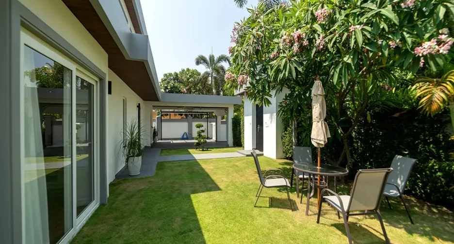 For rent 6 bedrooms villa in Bang Lamung, Chonburi