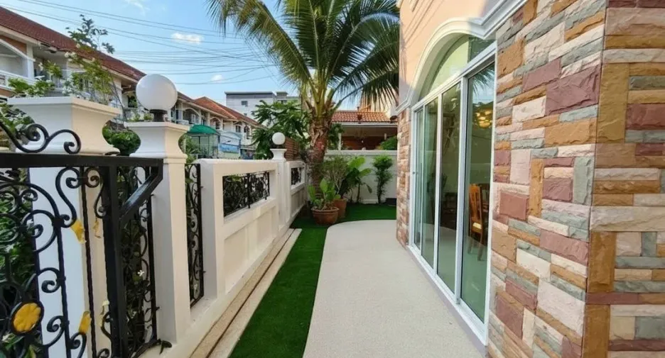 Villa zum Kauf mit 3 Zimmer in Bang Lamung, Chonburi
