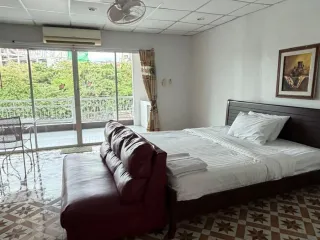 For rent 12 bedrooms retail Space in Bang Lamung, Chonburi