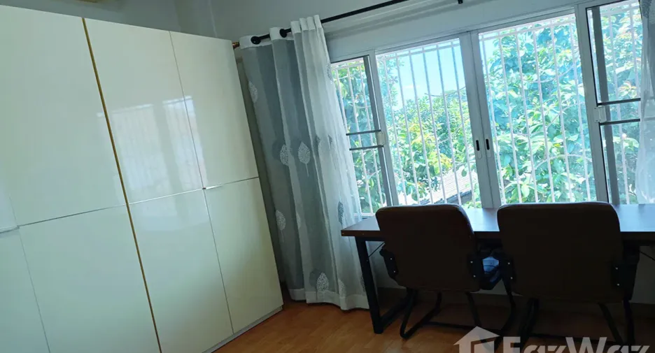 For rent 3 bedrooms villa in Saraphi, Chiang Mai