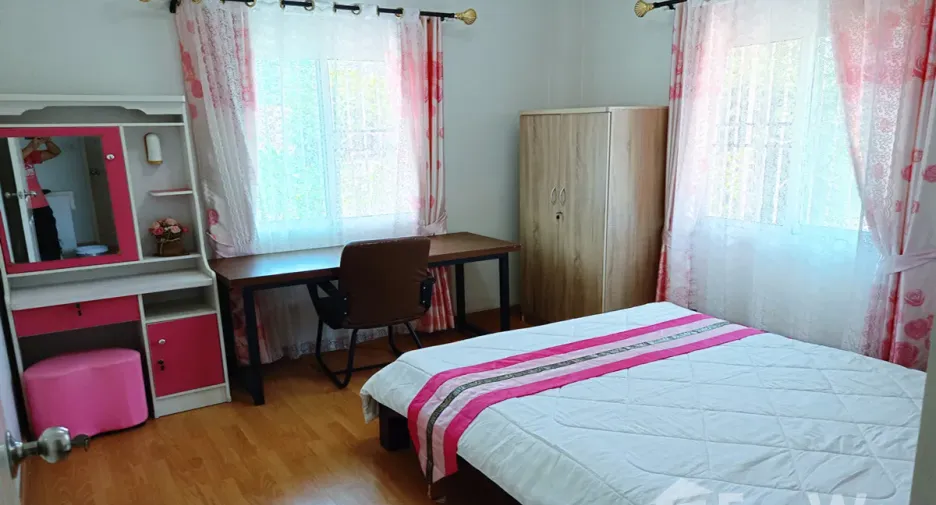 For rent 3 bedrooms villa in Saraphi, Chiang Mai