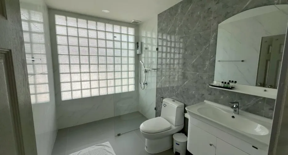 Condo en alquiler de 2 habitaciones en Ban Chang, Rayong