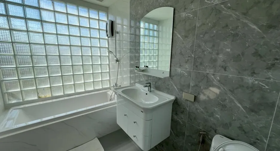 Condo en alquiler de 2 habitaciones en Ban Chang, Rayong
