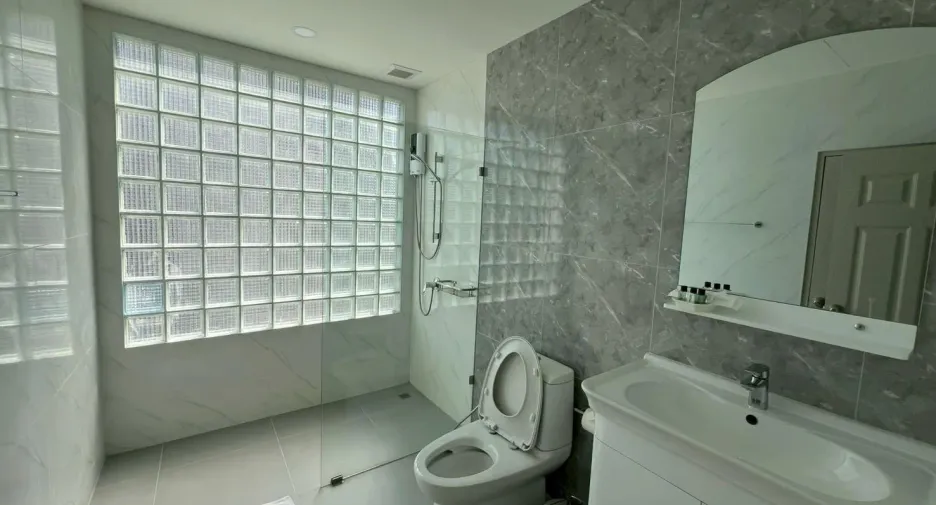 Condo en alquiler de 2 habitaciones en Ban Chang, Rayong