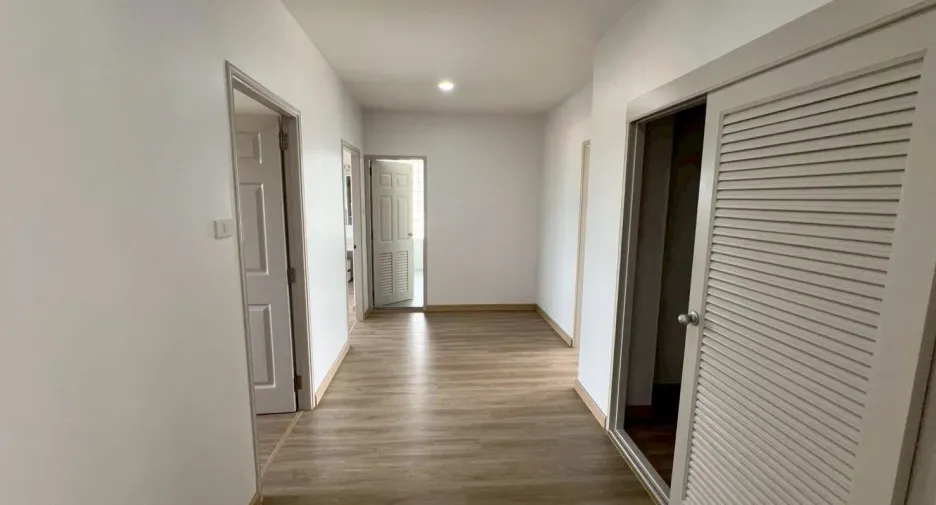 Condo en alquiler de 2 habitaciones en Ban Chang, Rayong