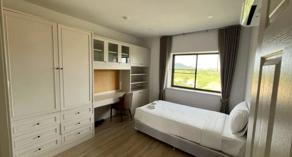 Condo en alquiler de 2 habitaciones en Ban Chang, Rayong