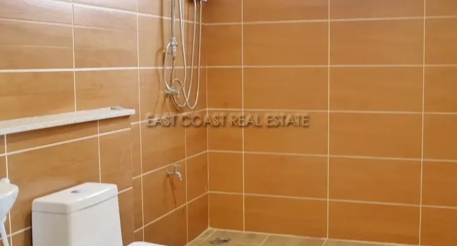 Casa en alquiler de 4 habitaciones en Bang Lamung, Chonburi