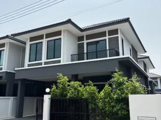 À louer 3 chambres maison à San Kamphaeng, Chiang Mai