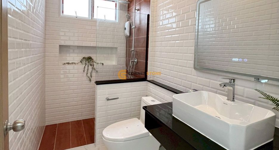 Casa en alquiler de 3 habitaciones en Bang Lamung, Chonburi