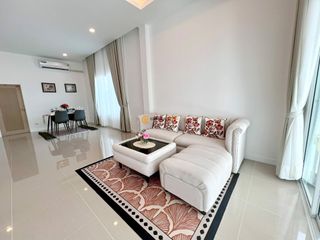 Casa en alquiler de 3 habitaciones en Bang Lamung, Chonburi