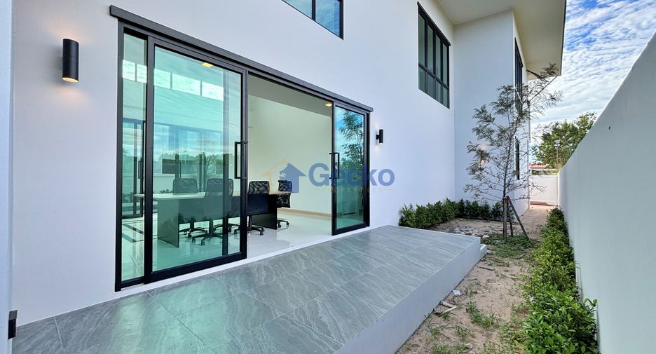 For sale 4 ベッドルーム house in Bang Lamung, Chonburi
