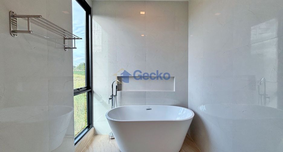 For sale 4 ベッドルーム house in Bang Lamung, Chonburi