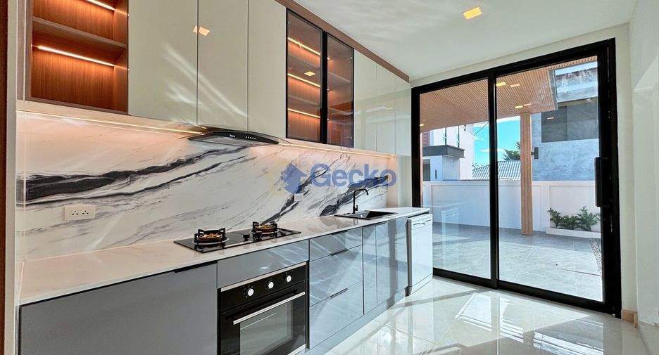 For sale 4 ベッドルーム house in Bang Lamung, Chonburi