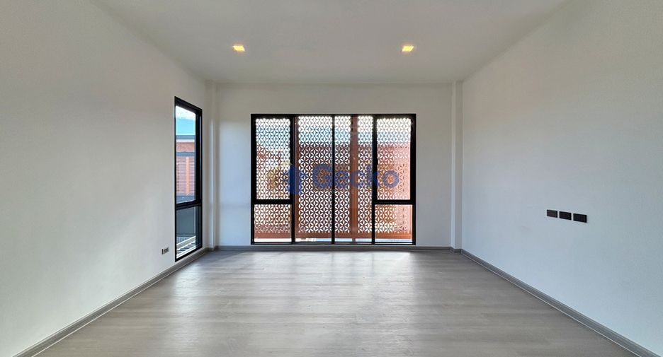 For sale 4 ベッドルーム house in Bang Lamung, Chonburi