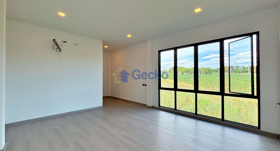 For sale 4 ベッドルーム house in Bang Lamung, Chonburi