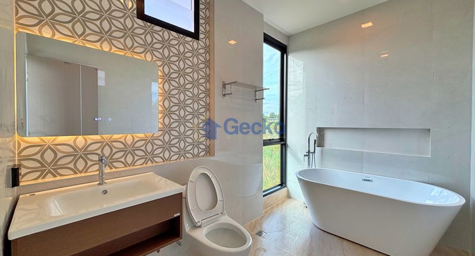 For sale 4 ベッドルーム house in Bang Lamung, Chonburi