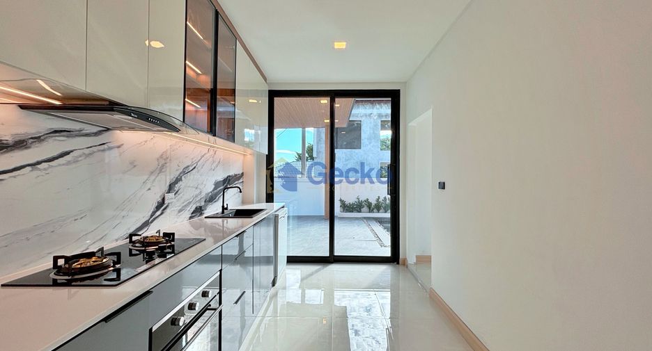 For sale 4 ベッドルーム house in Bang Lamung, Chonburi