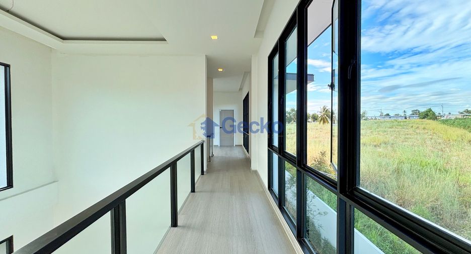 For sale 4 ベッドルーム house in Bang Lamung, Chonburi