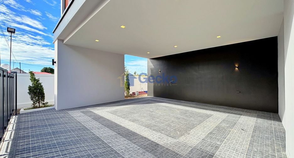 For sale 4 ベッドルーム house in Bang Lamung, Chonburi