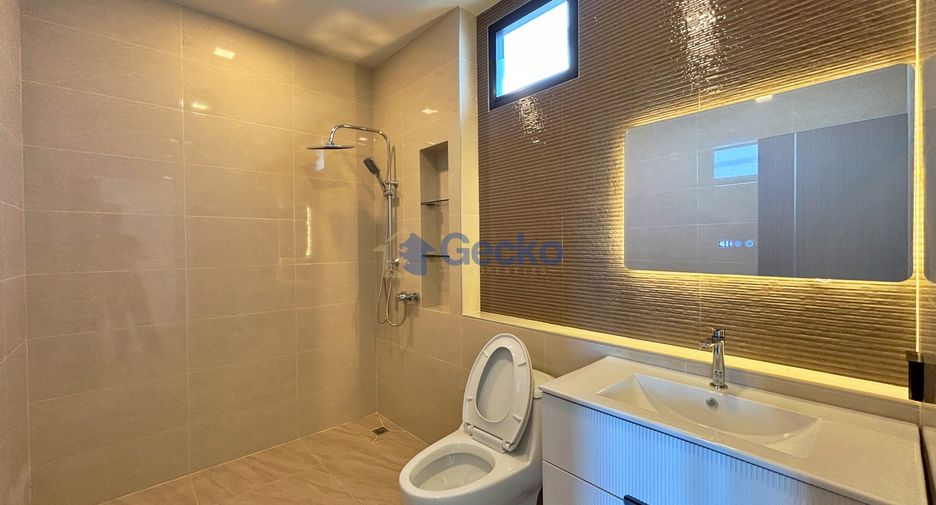 For sale 4 ベッドルーム house in Bang Lamung, Chonburi