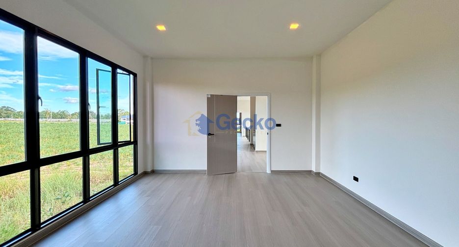 For sale 4 ベッドルーム house in Bang Lamung, Chonburi