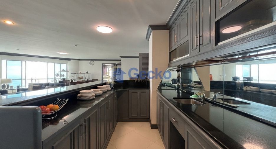 For sale 3 bedrooms condo in Bang Lamung, Chonburi